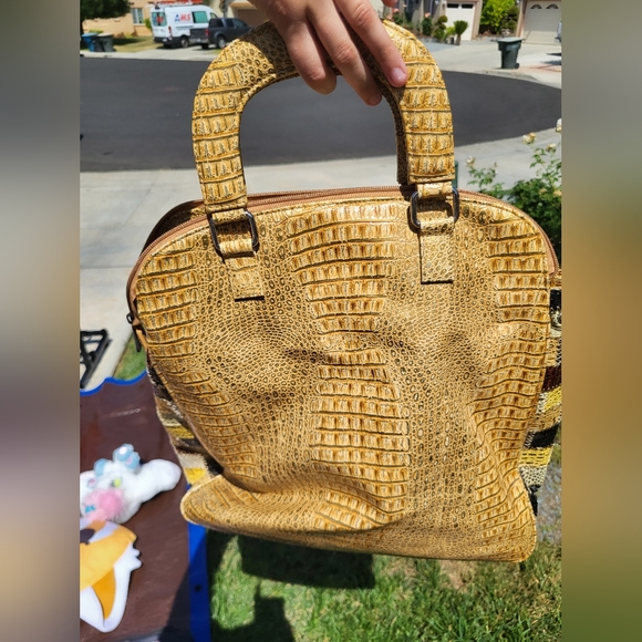 Purse - Picture 2 of 3